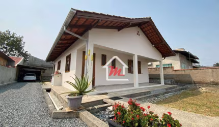 Casa com terreno próximo ao terminal Agua Verde - Dois dormitórios sendo um suíte