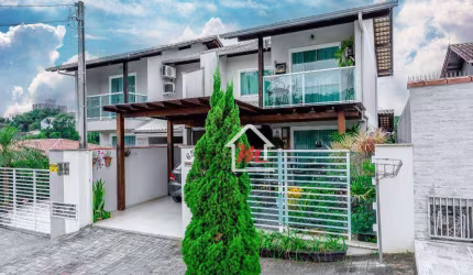 Sobrado com 3 dormitórios à venda, 121 m² por R$ 830.000,00 - Velha - Blumenau/SC