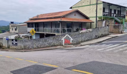 Casa com 3 dormitórios à venda, 196 m² por R$ 690.000,00 - Escola Agrícola - Blumenau/SC
