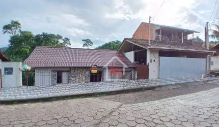 Casa com 3 dormitórios sendo 1 suíte à venda, 204 m² por R$ 649.000 - Velha Central - Blumenau/SC