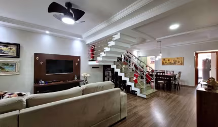 Agradável sobrado para venda com 3 quartos, sendo 3 suítes, 172.23m²