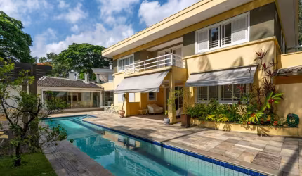 Atraente casa em condomínio para venda e locação com 5 quartos, sendo 5 suítes, 953m²