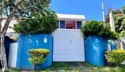 Agradável casa tipo para venda com 3 quartos, sendo 2 suítes, 563m²
