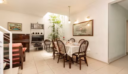 Elegante sobrado para venda com 4 quartos, sendo 1 suíte, 273m²