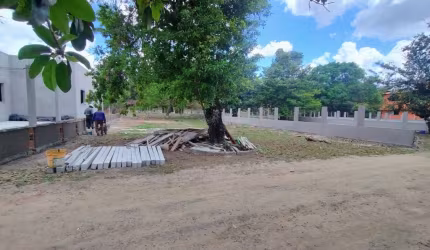 Lote de terreno em condomínio fechado em Aldeia, KM 6, com 364m2 (Escriturado e Registrado)