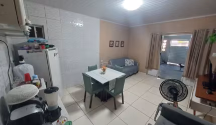 CASA DUPLEX EM FRENTE A PRAÇA AREIAS