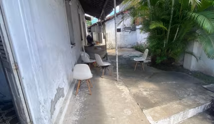 Casa na Av. Dr. José Rufino excelente localização