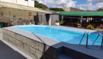 CASA EM SAN MARTIN COM TERRENO E PISCINA