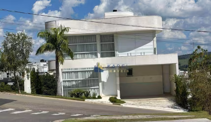 Sobrado á Venda com 4 Suítes, Piscina com Borda Infinita, Vista Permanente, sem Vizinhos de Fundos no Condomínio Tipo Clube Vale das Águas!!