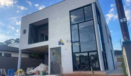 Sobrado em Construção com 4 Suítes com Closet, Quintal Gramado com Piscina para Venda no Condomínio Vale das Águas!