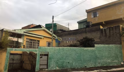 Terreno de 328m² à Venda na Cidade Ademar sendo 13m de Frente x 25,24m de Comprimento.