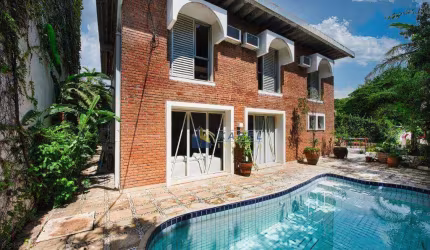 CASA à VENDA em PINHEIROS / VILA MADELENA com PISCINA, QUINTAL com JARDIM, 4 DORMITÓRIOS!!