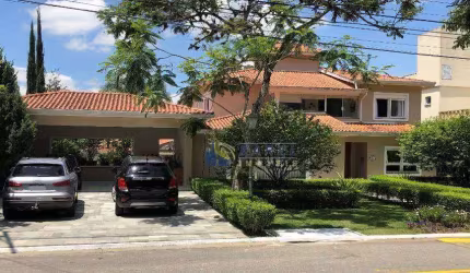 SOBRADO REFORMADO no RESIDENCIAL MORADA DOS PÁSSAROS na ALDEIA DA SERRA com 472m de Área Construída e 770m de Terreno Plano!