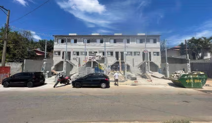 SOBRADO à VENDA com 2 Dormiórios, 1 Vaga, Quintal nos Fundos no Bairro da Hípica Jaguari por R$ 270.000,00