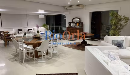 Atlântico Sul, 300 m2, 4 qtos, 2 suítes, vista mar!