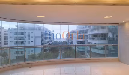 Mônaco,, frontal, apt 4 quartos com infraestrutura na Orla da praia.