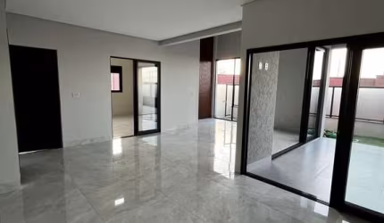 Casa à venda no bairro Jardins Nápoles em Senador Canedo/GO