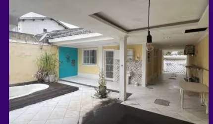 Vendo ótima casa com piscina em campo grande