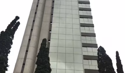 EXCELENTE APARTAMENTO MOBILIADO DE ALTO PADRÃO EM REGIÃO PRIVILEGIADA DE FLORIANÓPOLIS – ESQUINA DA AV. TROMPOWSKY COM RUA DOM JOAQUIM