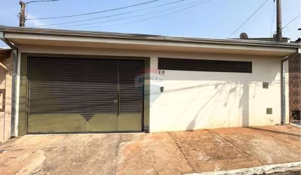 Casa à venda no condomínio Bosque da Saúde com 3 quartos, salas integradas, 2 banheiros, ampla cozinha e 2 vagas de garagem.