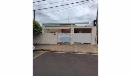 casa a venda na vila Santa Clara com 3 quartos e 2 vagas de garagem , próxima ao  supermercados Tauste altos
