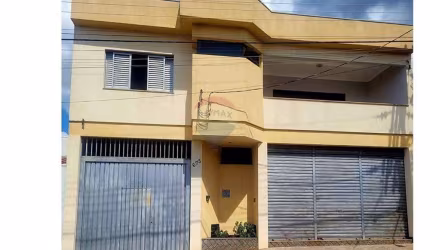 casa sobrado a venda 3 quartos, garagem para 2 carros, proximo ao ginasio panela de preção