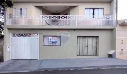 Casa á venda, com 5 quartos, garagem para 3 carros próximo a Bernadinho De Campos