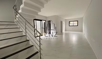 Imperdível oportunidade de adquirir sua residência dos sonhos em Brusque-SC, no bairro Santa Terezinha! Casa com 3 quartos, 1 suíte, 2 salas, 2 banheiros, 2 vagas de garagem e 172,63m² de área.