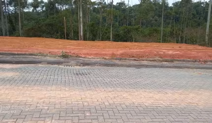 Terreno à venda no Centro de Guabiruba-SC com 338m² de área.