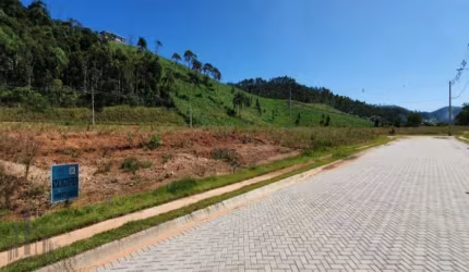 Terreno à venda em Brusque-SC, bairro Cedro, 300m² de área. Aproveite essa oportunidade!