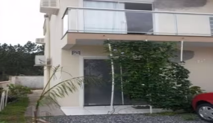 Casa à venda em Brusque-SC, Primeiro de Maio: 2 quartos, 2 salas, 1 banheiro, 63,00 m² de área.