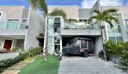 Casa Duplex à Venda em Condomínio - 213m² | 3 Suítes com Varanda | Energia Solar