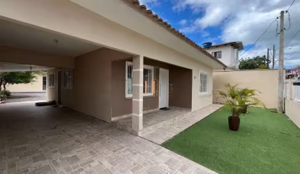 Casa com 3 quartos à venda na Rua José Roberto da Silva Andreani, 271, Serraria, São José por R$ 750.000