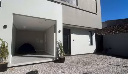 Casa com 3 quartos para alugar na Antonio Matos Areias, 582, Estreito, Florianópolis por R$ 10.000
