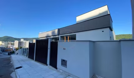 Casa com 3 quartos à venda na Rua Acelon Eduardo da Silva, 257, Córrego Grande, Florianópolis por R$ 2.190.000