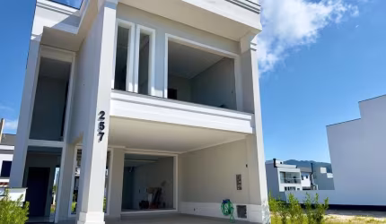 Casa em condomínio fechado com 3 quartos à venda na Avenida Deltaville, 360, Beira Rio, Biguaçu por R$ 1.500.000