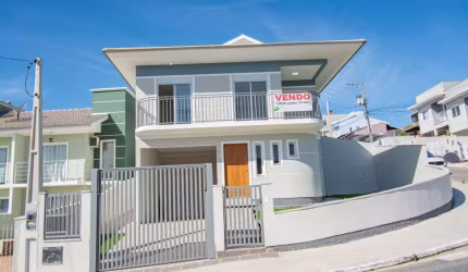 Casa com 3 quartos à venda na Avenida José Francisco Coelho, 36, Forquilhas, São José por R$ 670.000