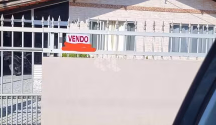 CASA À VENDA COM 3 QUARTOS NO CENTRO DE PORTO BELO
