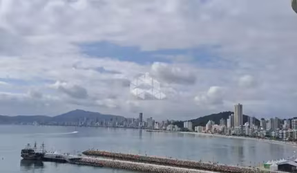 LINDO APARTAMENTO FRENTE MAR EM ITAPEMA CENTRO