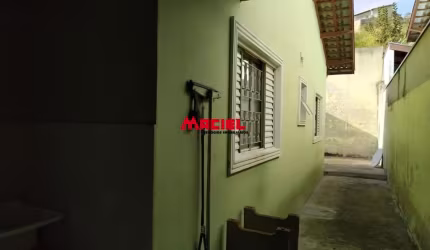 Mosca branca , belíssimo sobrado , com de casa térrea.