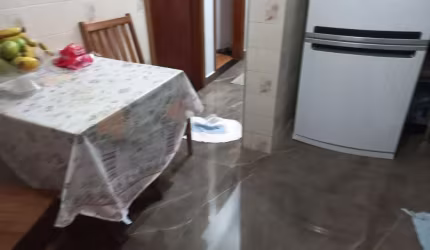 Sobrado com 2 dormitórios, com saldo comercial na parte de baixo
