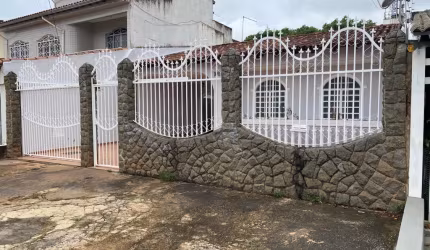 VENDO CASA COM 03 QUARTOS/01 SUÍTE NA QND 60 EM TAGUATINGA NORTE