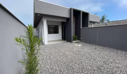 Maravilhosa Casa à Venda com 1 suíte