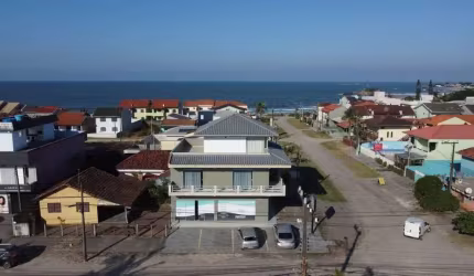 Duplex com sala comercial - no Balneário Brasília em Itapoá