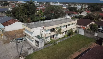 Apartamento com 2 Quartos Próximo a Terceira Pedra