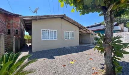 Vizinhança Fixa e Tranquila: Casa de Praia em Itapoá, São José