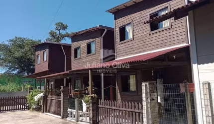 Sobrados e casa  com 2 quartos à Venda, Jardim Perola do Atlântico - Itapoá