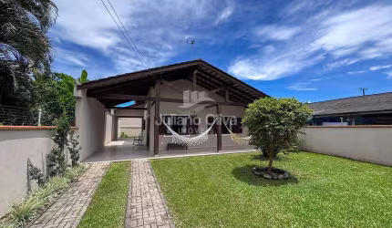 Casa Semimobiliada a Poucos Passos da Praia, Barra do Saí