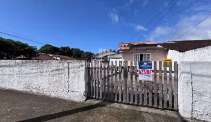 Casa de Esquina Próxima ao Centro Comercial