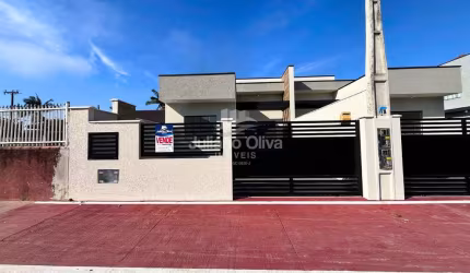 Casa com Piscina e 3 Quartos e Área Gourmet